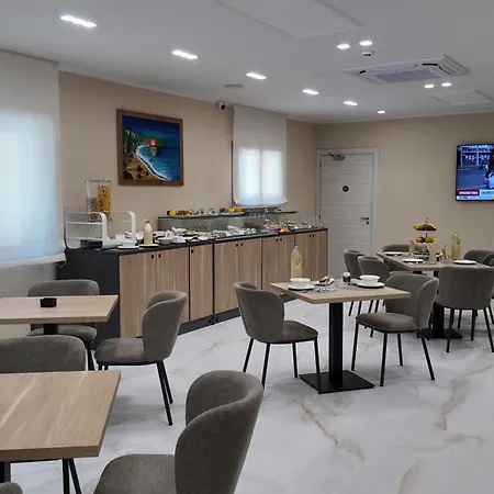 Hotel Airfield &